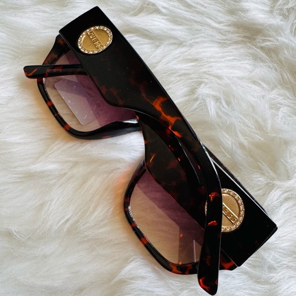 New Guess Tortoise Sunglasses with rhinestone logo - Picture 3 of 5